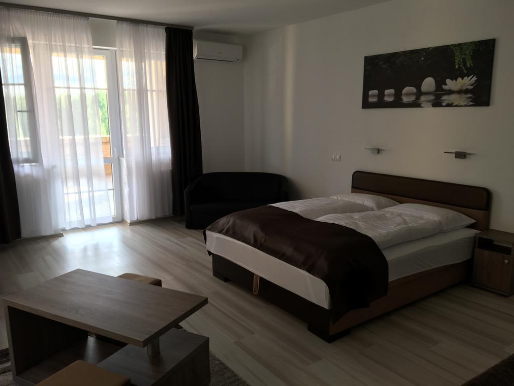 F&M Apartman Egerszalok Bagian luar foto